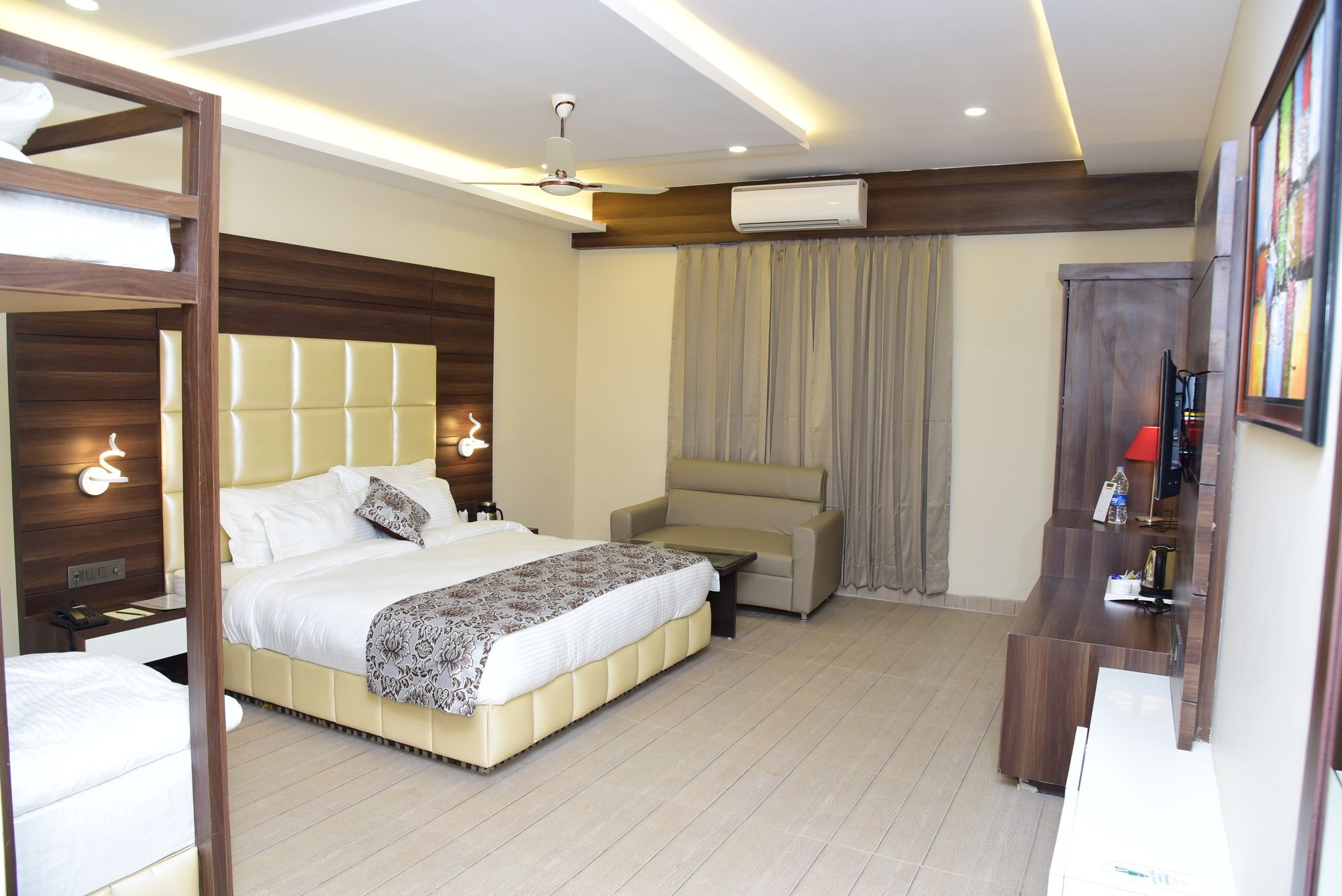 Moments Hotel Lucknow Exterior foto