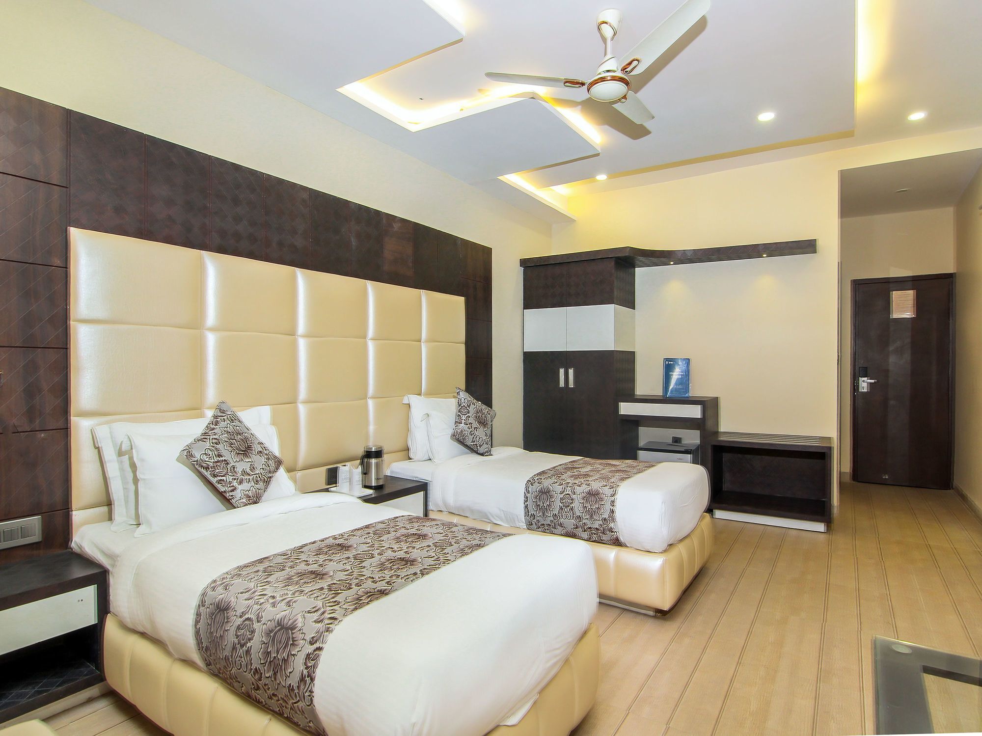 Moments Hotel Lucknow Exterior foto